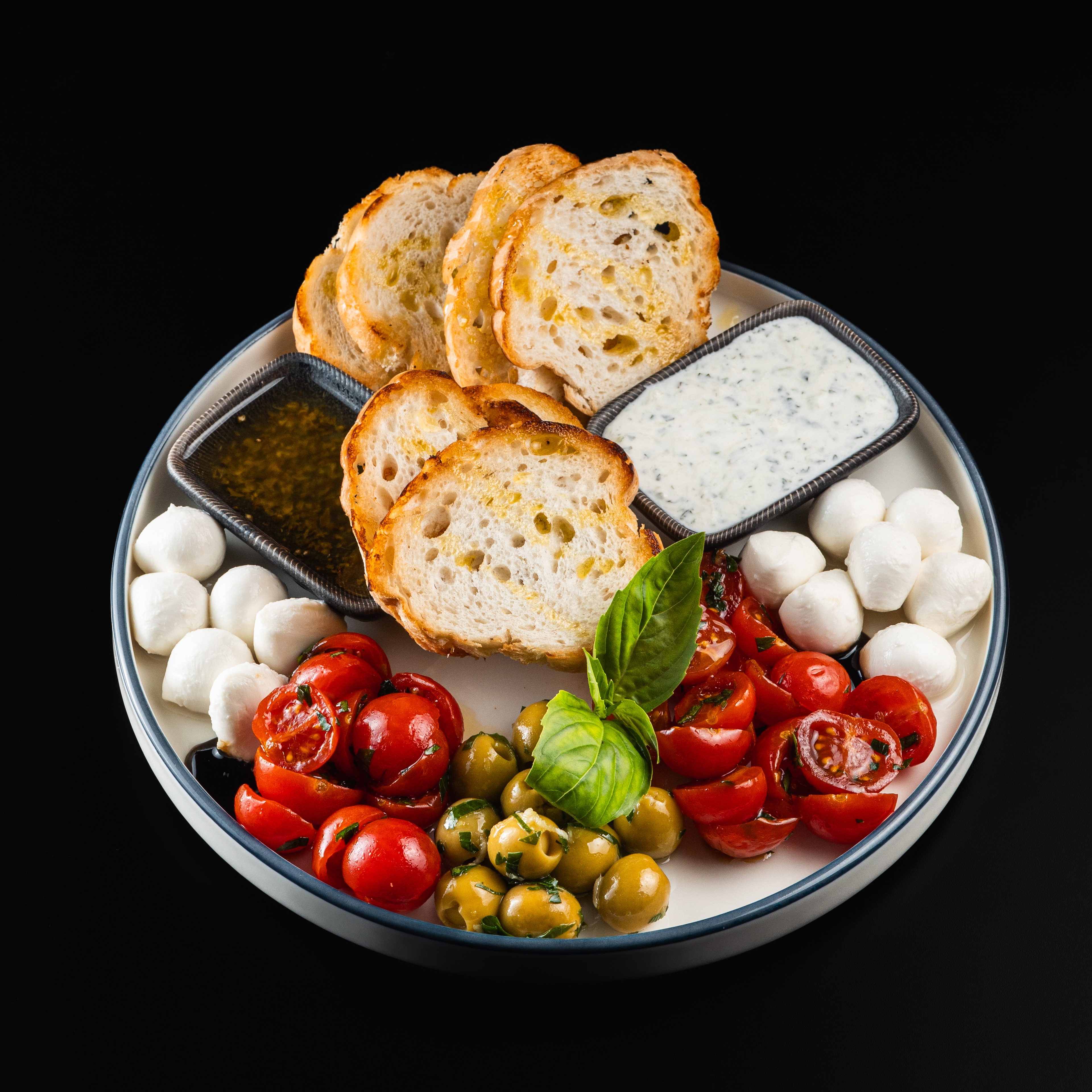 Моцарелла с маринованным черри 330г