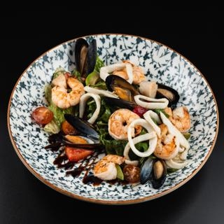Салат с морепродуктами 350г