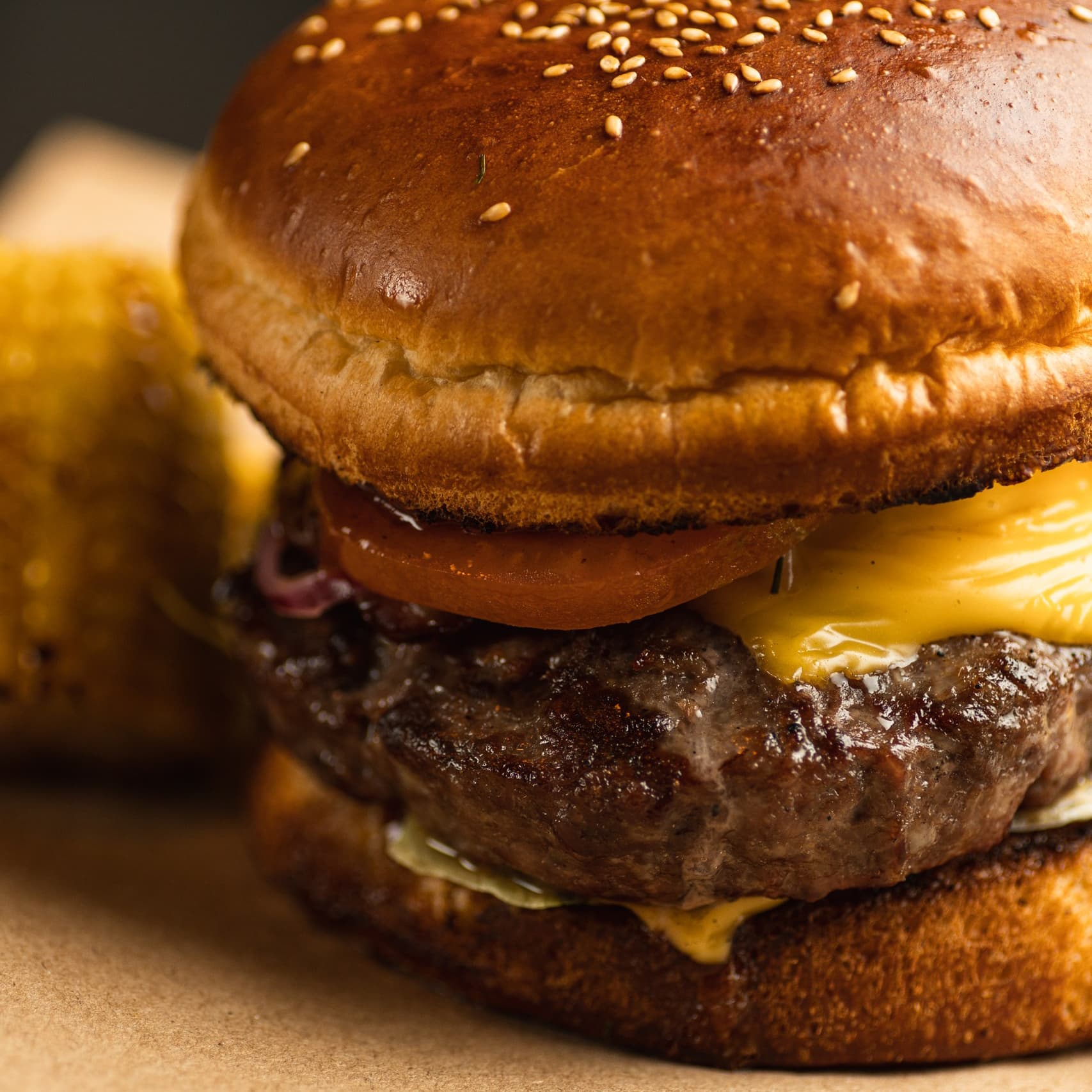 Бургер "Со свино-говяжьей котлетой" /на огне/ 580гр