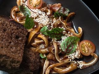 Жареные свиные уши 310/50гр