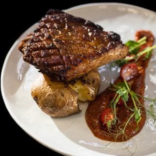 Свиные рёбрышки запечённые с картофелем и соусом BBQ 440гр