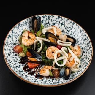 Салат с морепродуктами 350г
