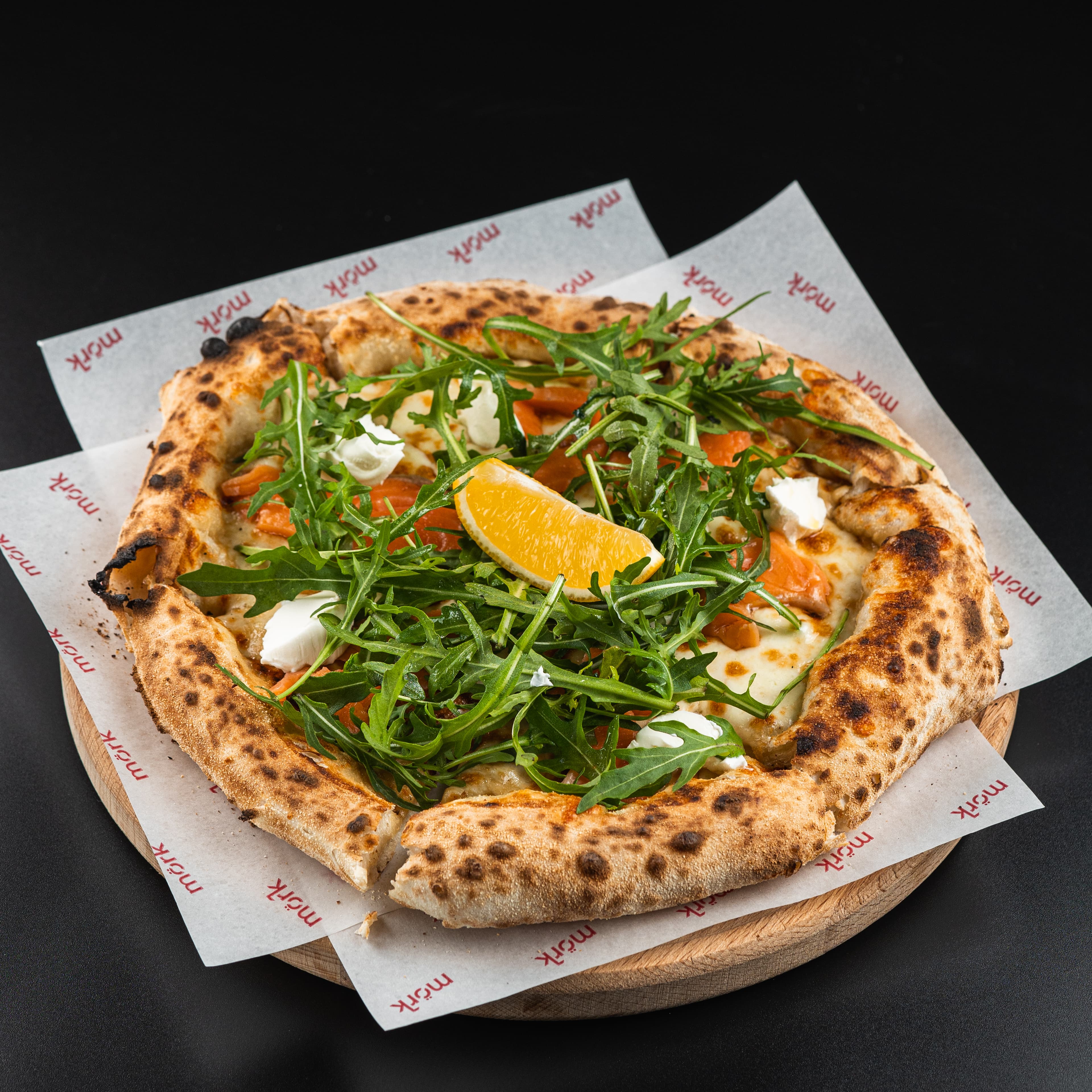 Пицца с форелью 550г