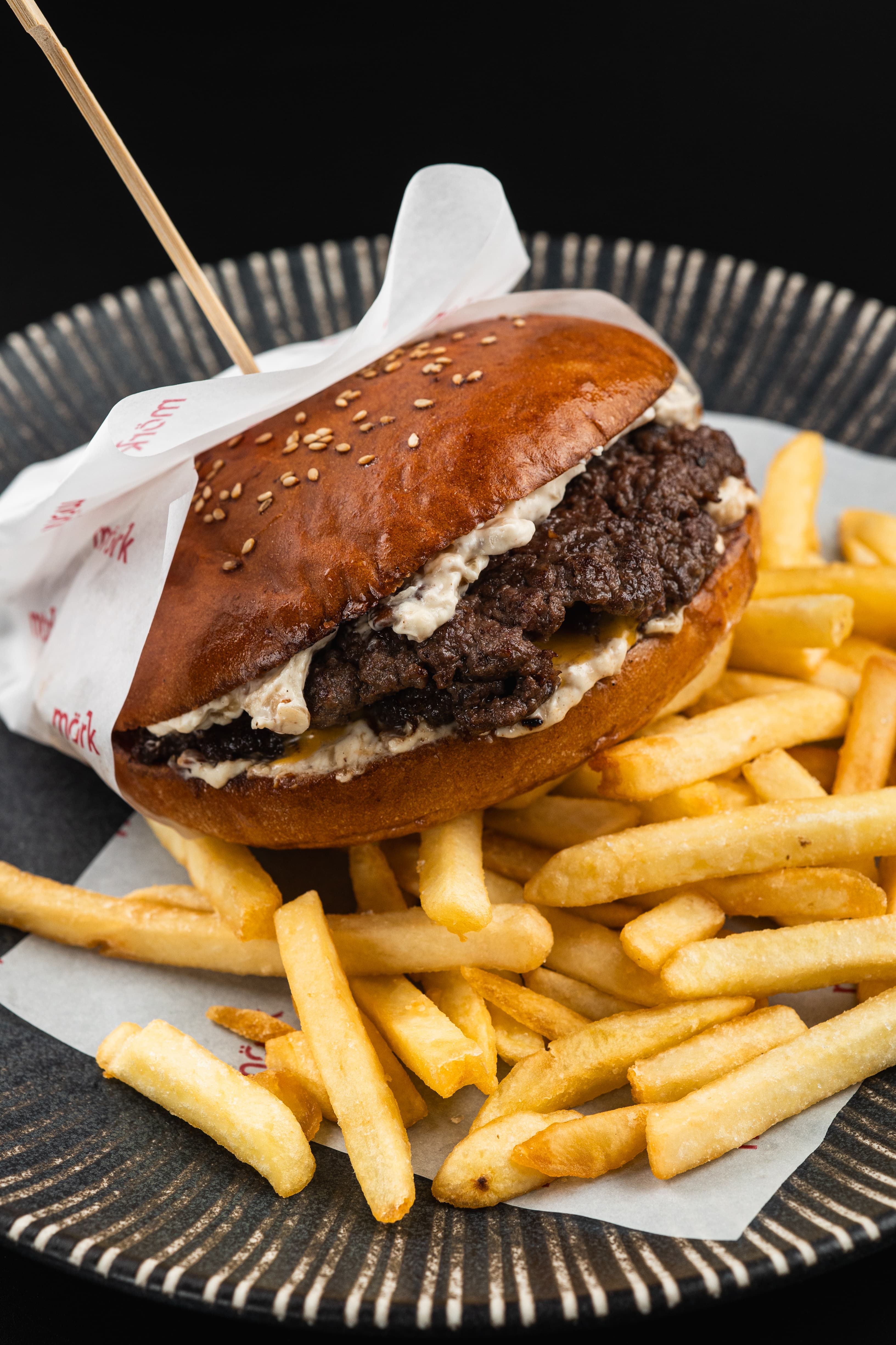 Бургер с беконом и сливочным кремом 500/150г