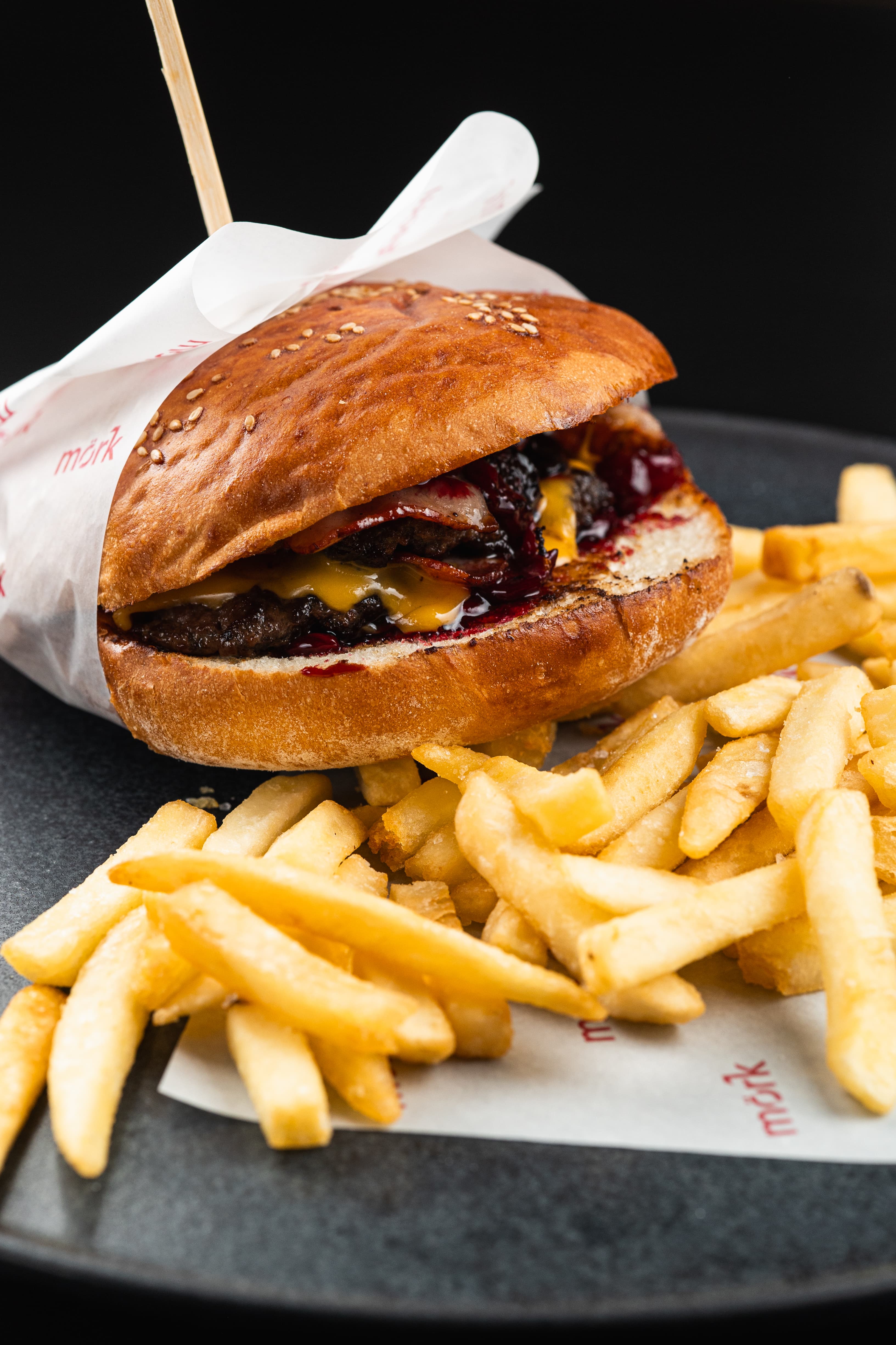 Бургер с ягодным соусом 500/150г