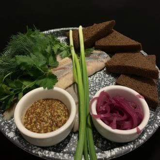 Филе сельди с маринованным луком 320гр