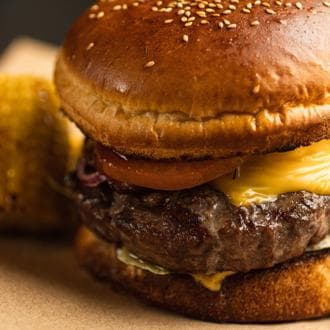 Бургер "Со свино-говяжьей котлетой" /на огне/ 580гр