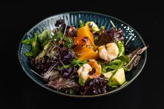 Салат С манго и креветками 320гр