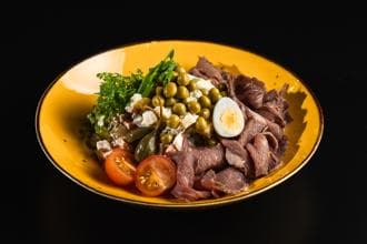 Салат Оливье с говяжьим языком и ростбифом 320гр