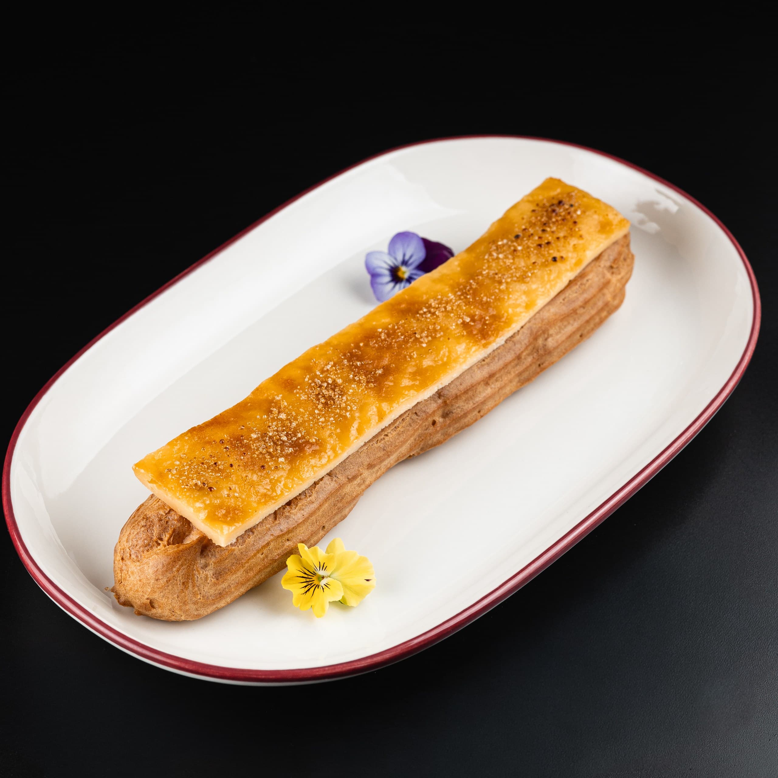 Эклер с карамельно-ванильным кремом 200г