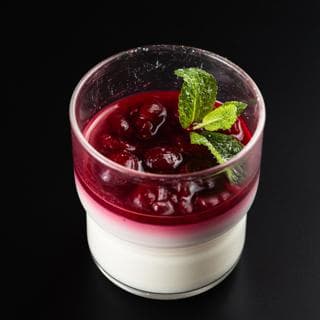 Сливочная панакота с вишней 170гр