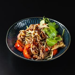 Салат теплый с баклажаном и говядиной 340гр